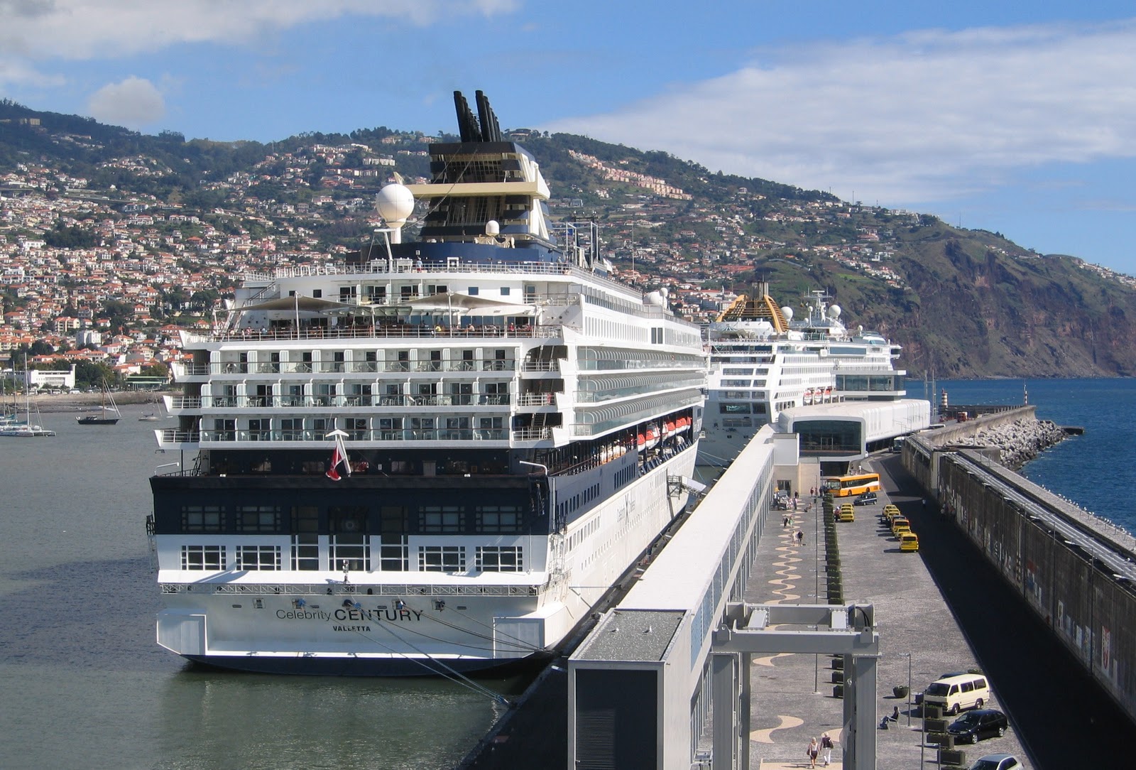 MADEIRA SHIPS 3 Cruises in Funchal´s harbour