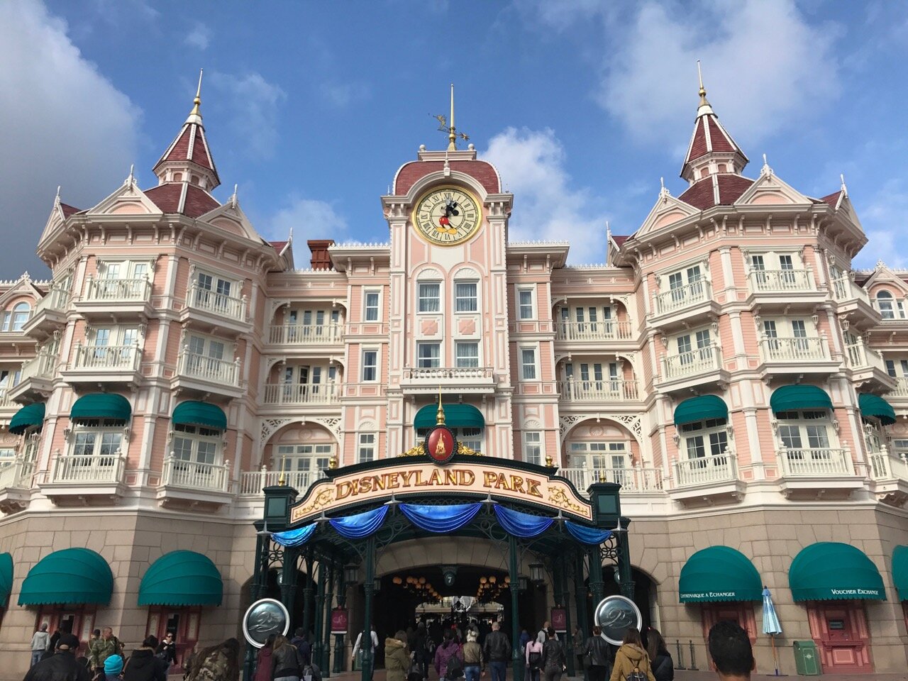 Disneyland Hotel (Paris) Review